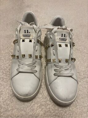 White Rockstud leather Studded  Sneakers size 7 EUC